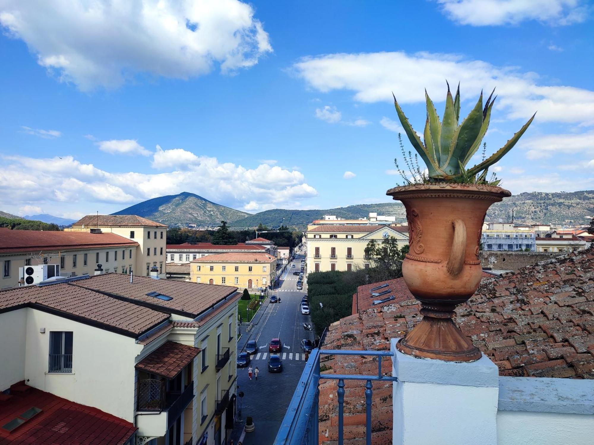 Terrazza Reale - Suite 2 Caserta Bagian luar foto